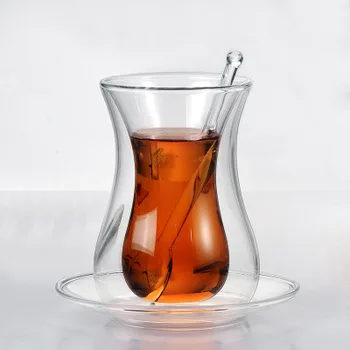 150ml dubultu sienu kafijas dzeršanai dubultās sienas stikla melnās tējas tase, kas ar apakštasītes un karotītes