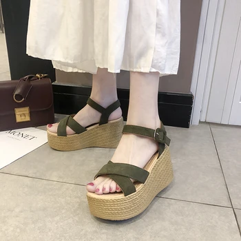 Modes Ķīlis Sandales Sieviešu Vasaras 2022 Gadījuma neslīdoša Peep Toe Platformas Kurpes Gumijas Zole Sprādzes Elegantu augstpapēžu kurpes Sievietēm