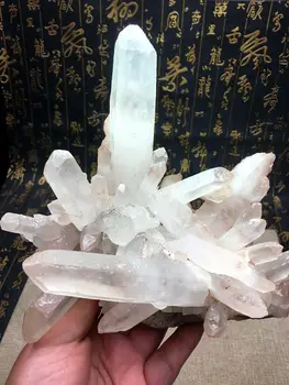 820g Dabas balts kristāls klastera minerālu paraugu kvarca dzīšana